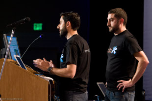 Andŕes e Fernández, na conferencia Where2.0 / Flickr: DuncanDavidson